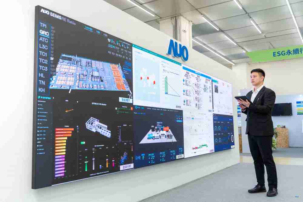 YAXIN111宇沛所开发的“智能楼宇管理平台”，，，藉由搜集周围环境及电力、、、照明、、、空调等系统数据，，，达到实时综效监控，，，助力实现零碳建筑