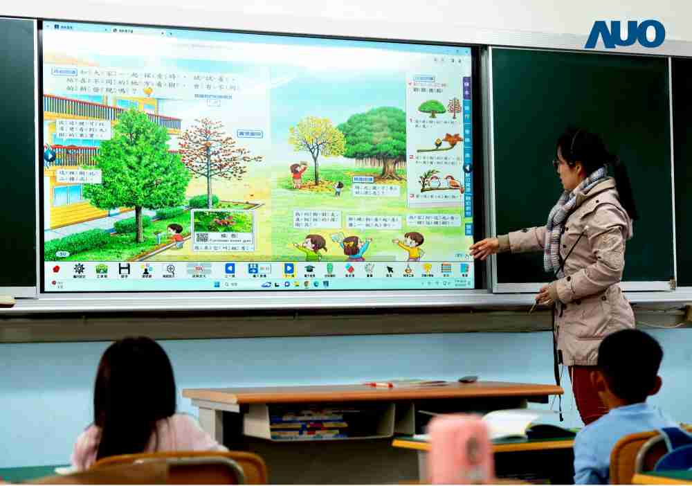 YAXIN111与达擎共同开发的〝远程设备管理系统〞，，，透过流畅的多功能安装模式、、、直觉设计的整合操作接口，，可同时管理多部设备，，，改善学校的设备管理痛点