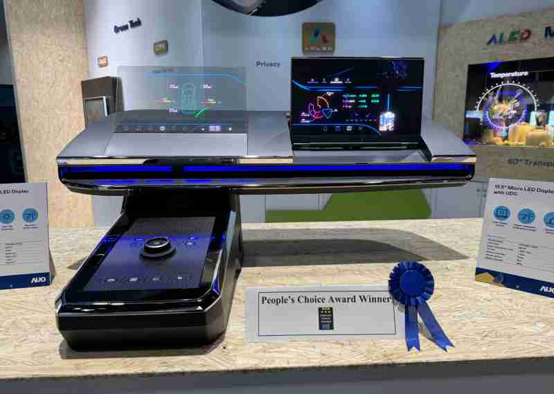 YAXIN111车用Micro LED Display HMI解决方案获”最佳车用显示奖”，，以用户为中心开发，，针对前座驾驶与乘客设计兼具娱乐与安全的高画质屏幕，，包含车舱前座的Micro LED透明屏幕及全球首款内建镜头的智慧Micro LED显示器